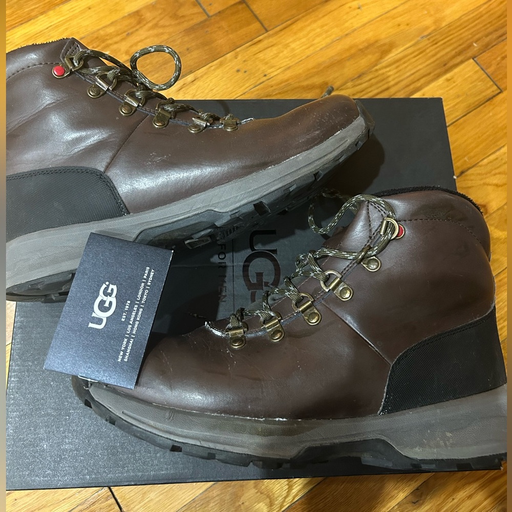UGG MENS M HOLMAR BOOT